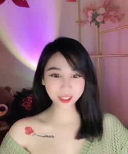 Là người yêu âm nhạc, tôi đặc biệt chú ý đến cặp loa của em này