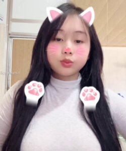 Mèo xinh nhưng mất trinh từ lâu rồi anh ơi