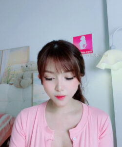 Quỳnh bayby sexy vếu vẫn to nhưng trông già hơn trước